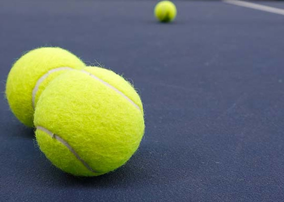 Si pu&ograve; giocare a padel con le palline da tennis?