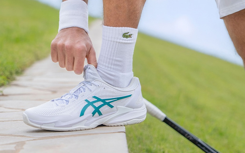 Quale scarpa da tennis scegliere quando si hanno i piedi piatti?