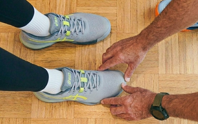 Quale scarpa da tennis per piede largo?