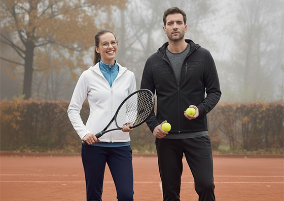 Come scegliere il tuo abbigliamento da tennis in base alla stagione e al meteo